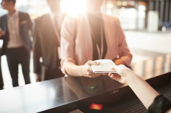 Pourquoi opter pour les supports de communication en papier plié ?